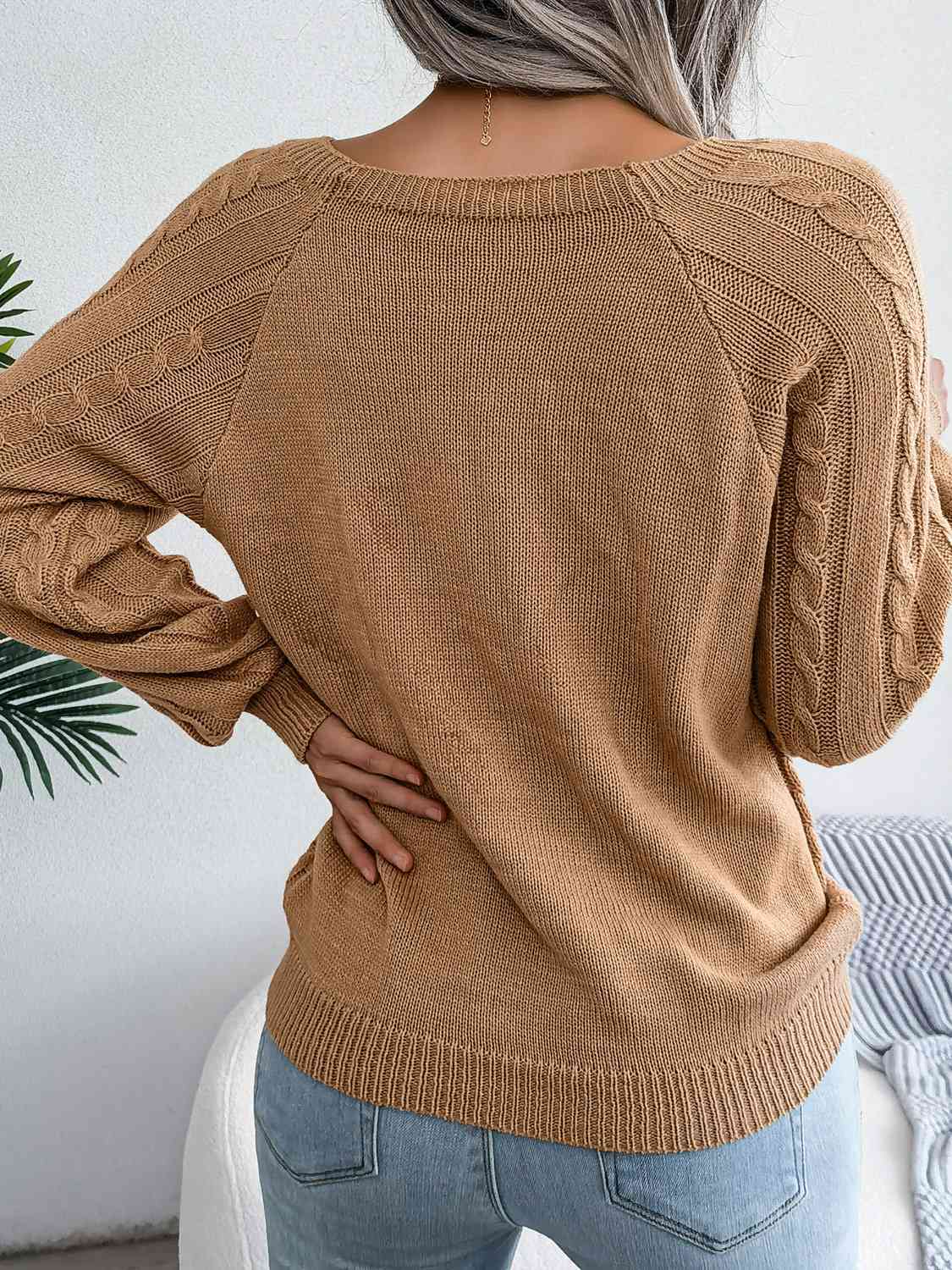 Golden Thread Cable-Knit Sweater 🤎