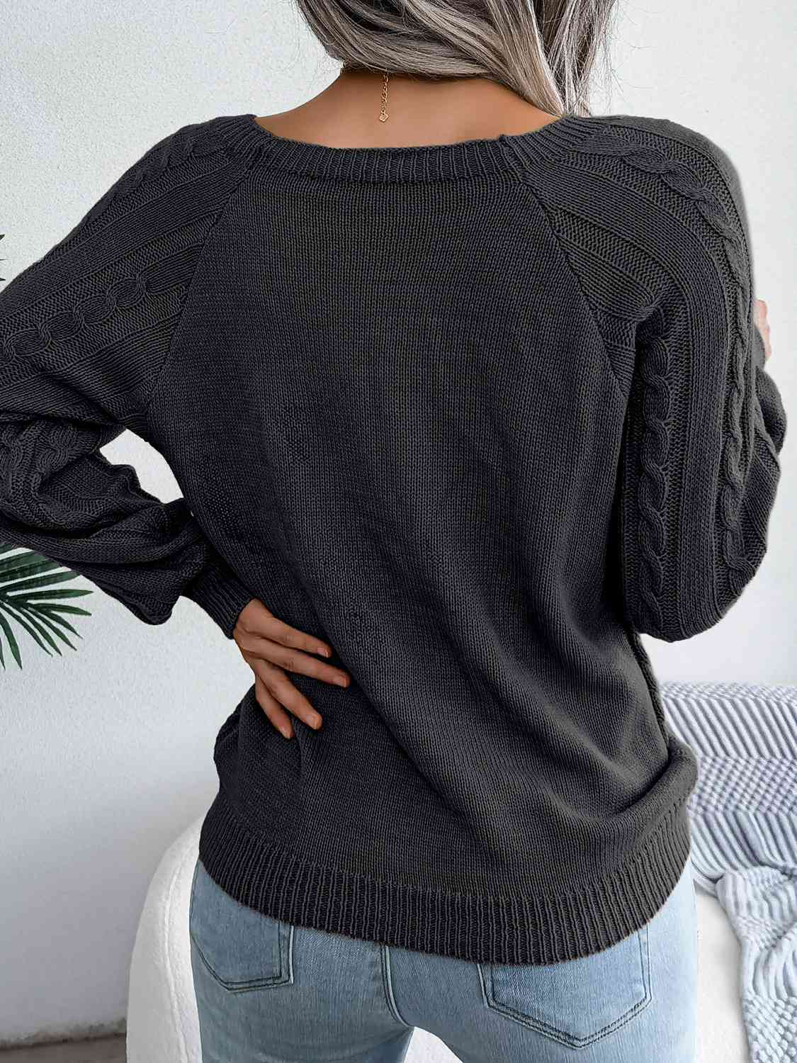 Golden Thread Cable-Knit Sweater 🤎