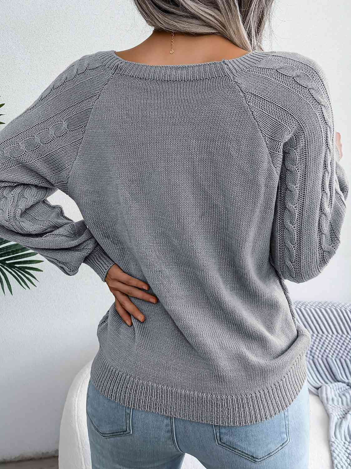 Golden Thread Cable-Knit Sweater 🤎